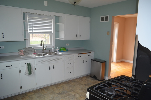 8918 Parkside Ave - Photo 3 of 15