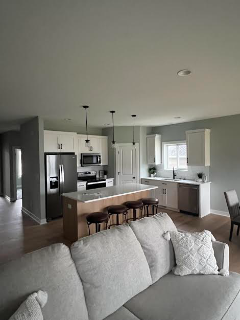 1102 6th Ave Nw - Photo 2 of 4