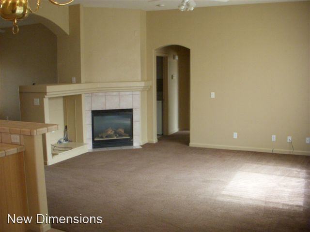 3351 Toledo Ct - Photo 2 of 6