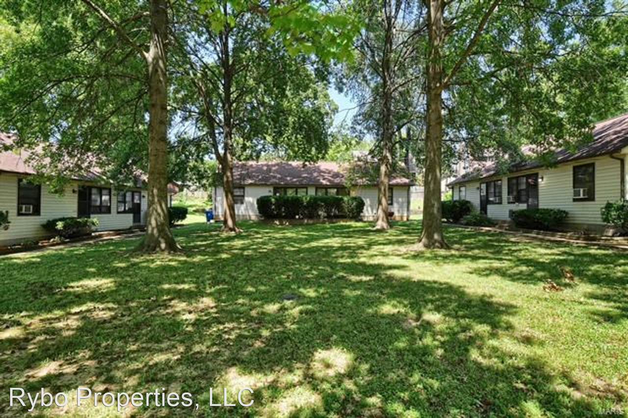 76217631 Flora Avenue 7621 Flora Apartments in Maplewood, Maplewood