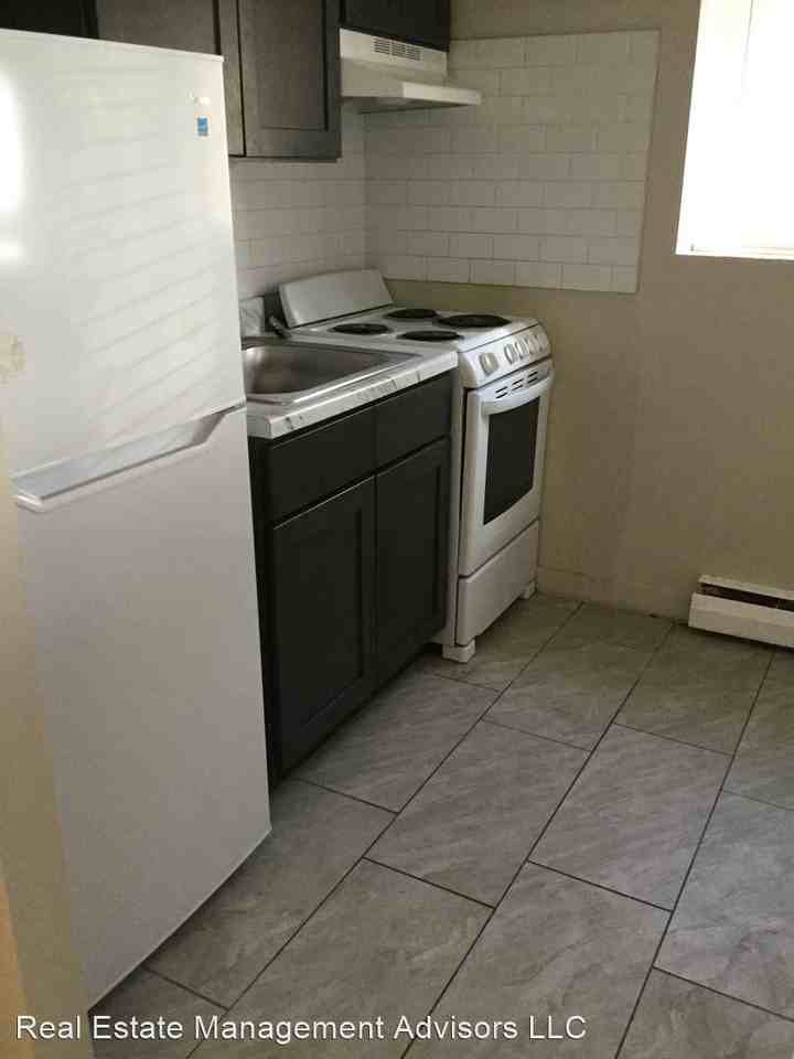 300 Main St - Photo 3 of 5