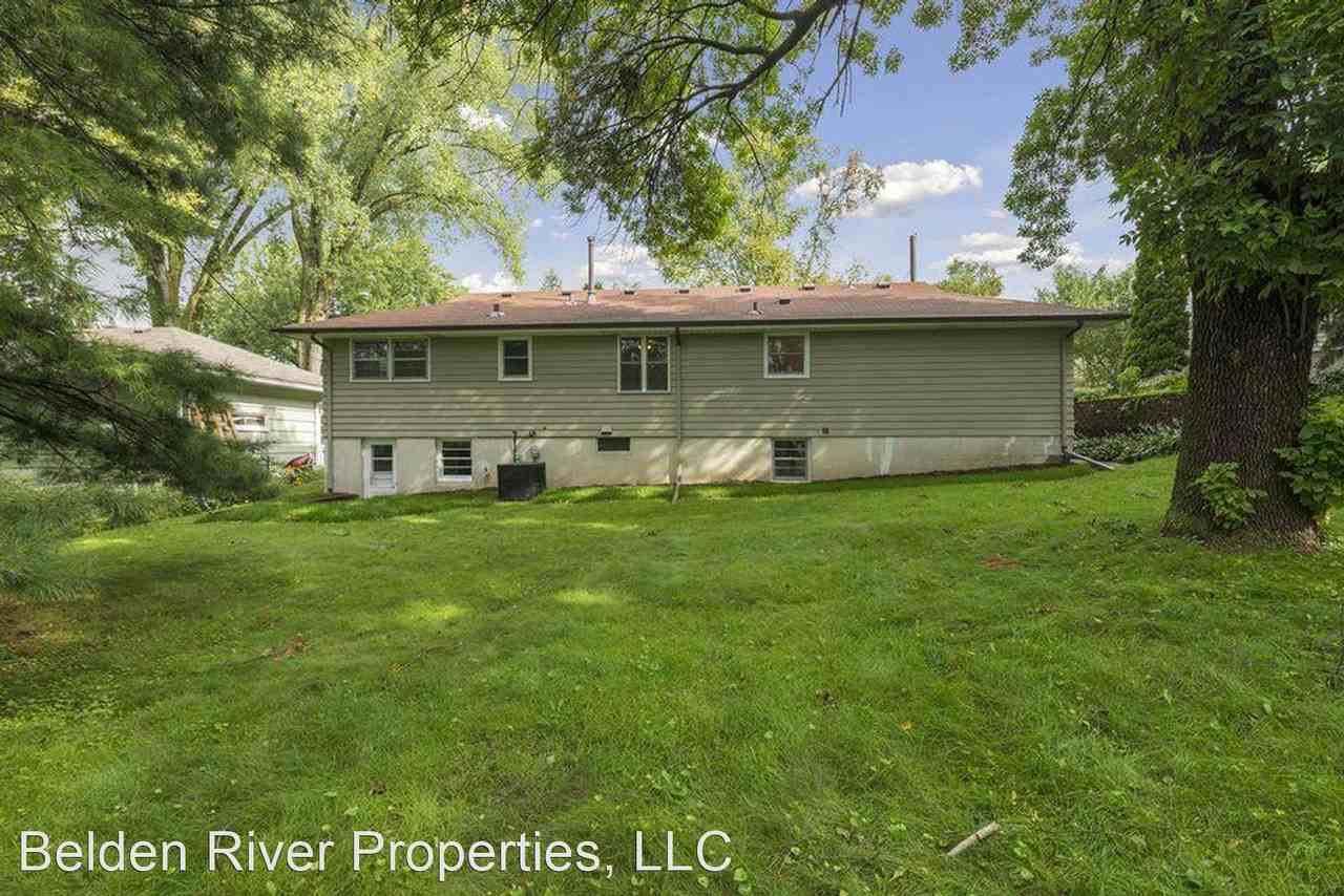 3104 32nd Ave Ne - Photo 2 of 11