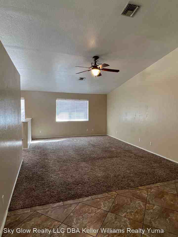 1983 S 33rd Dr - Photo 3 of 36