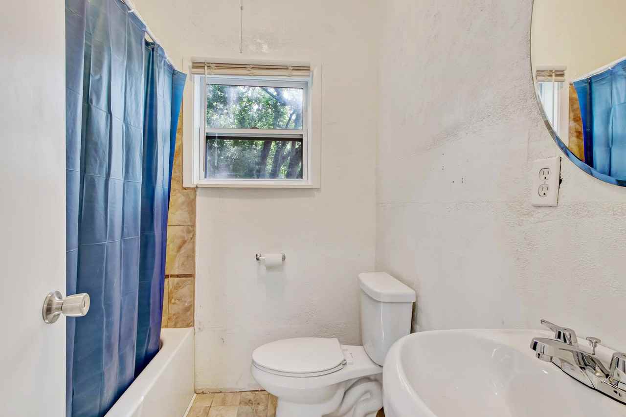 Evergreen Ave - Photo 2 of 11