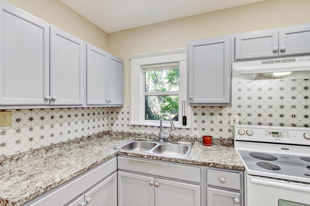 Evergreen Ave - Photo 6 of 11