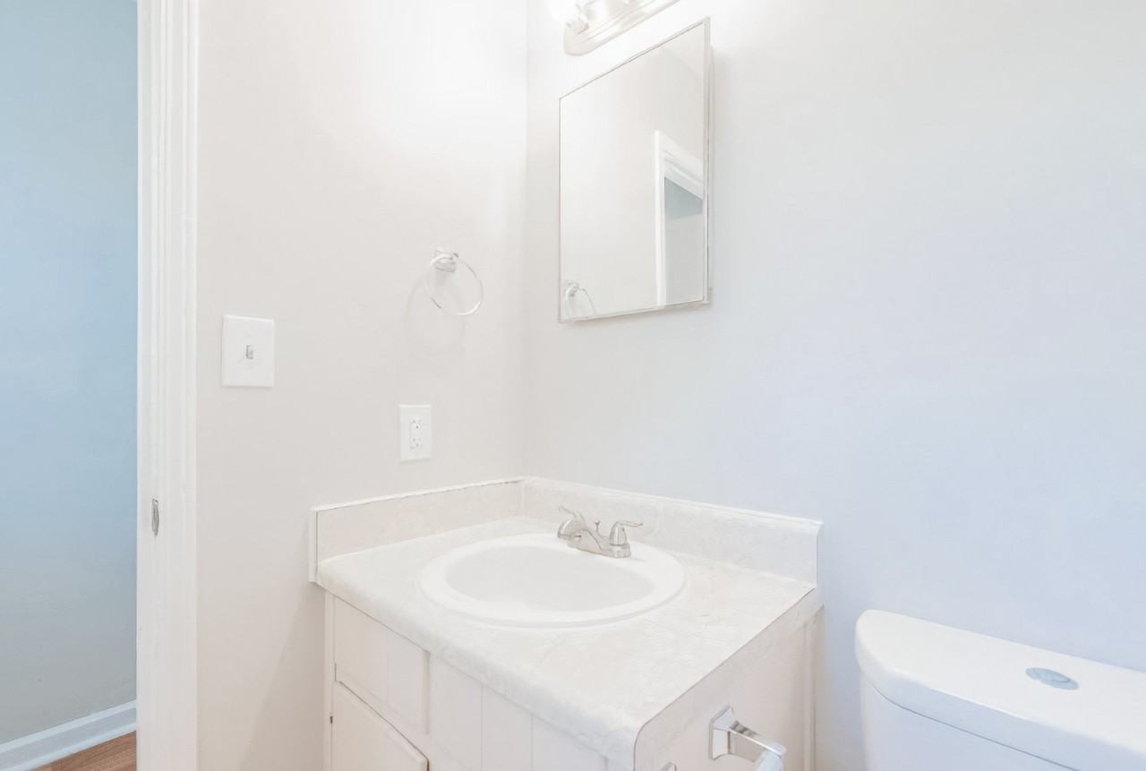 Candler Woods Dr - Photo 2 of 6