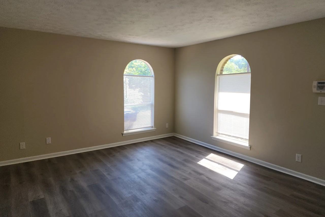 2854 Chelsey Trl - Photo 3 of 10