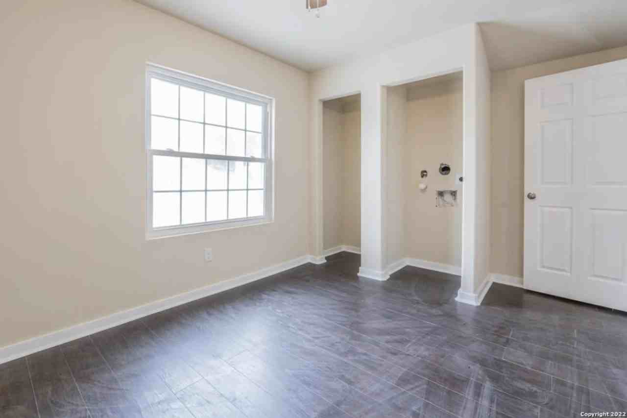 1539 Alhambra - Photo 2 of 5