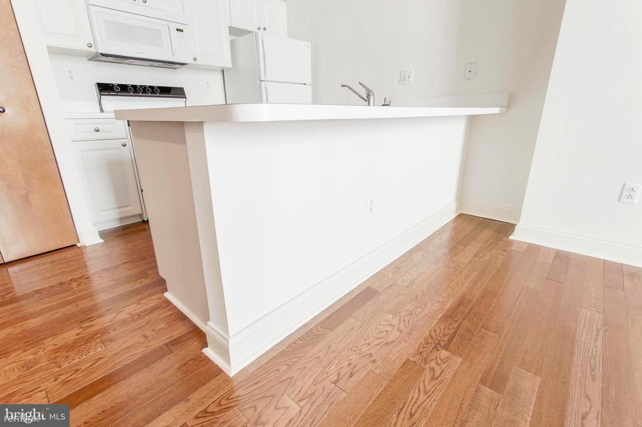 1300 Chestnut St - Photo 3 of 9