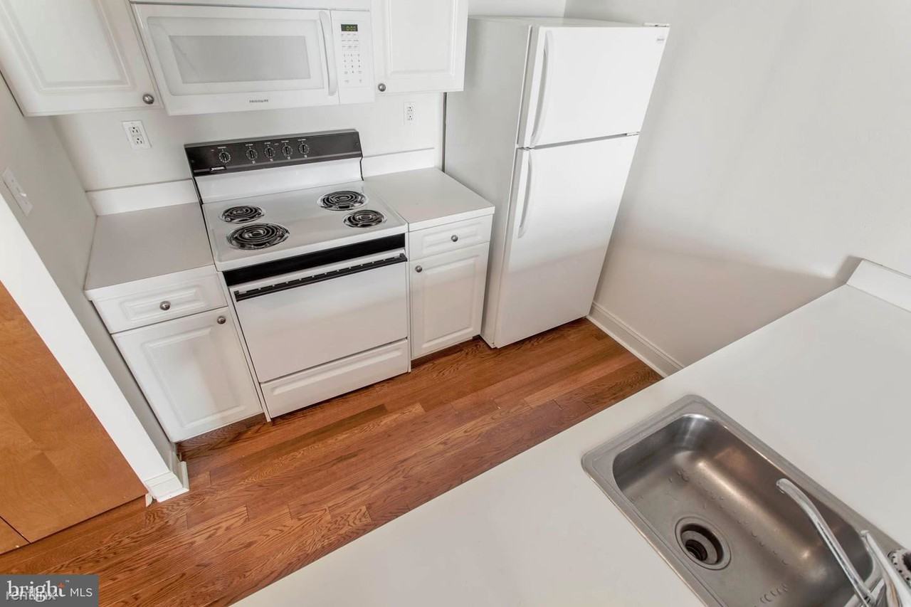 1300 Chestnut St - Photo 2 of 9