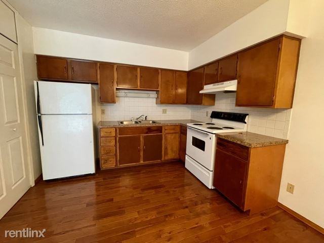 724 Katherine Ave - Photo 2 of 7