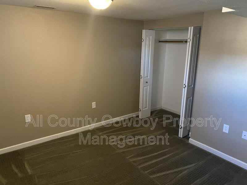 1222 Logan Ave - Photo 5 of 16