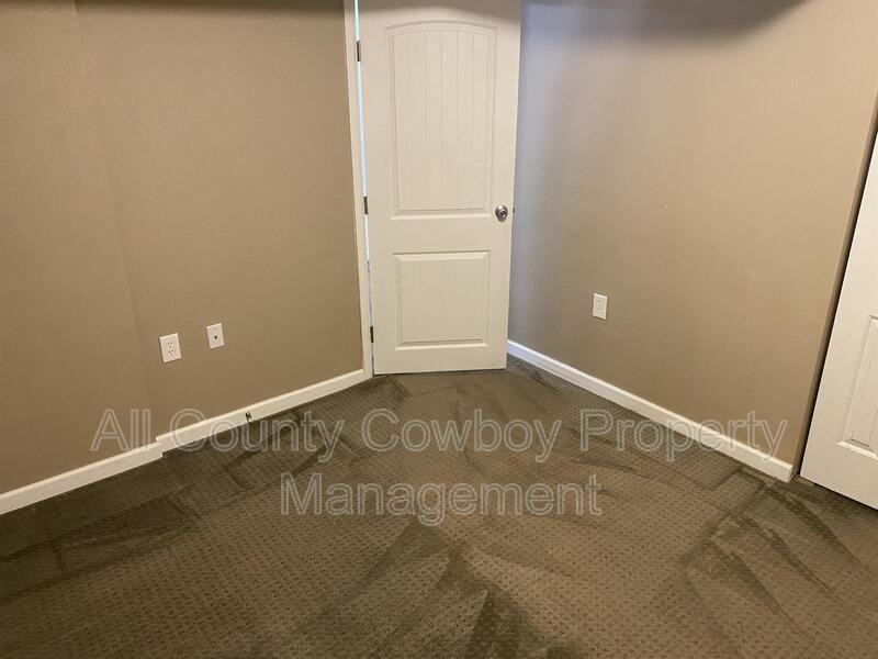 1222 Logan Ave - Photo 6 of 16