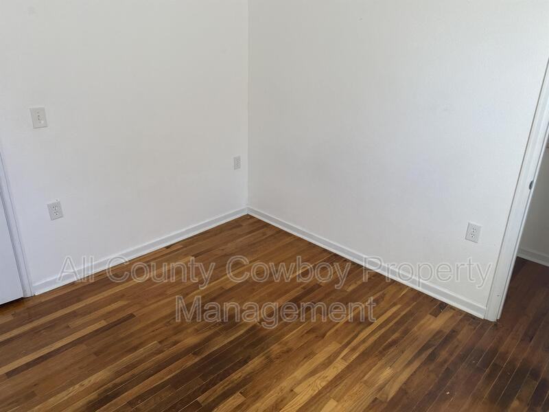 1222 Logan Ave - Photo 7 of 16