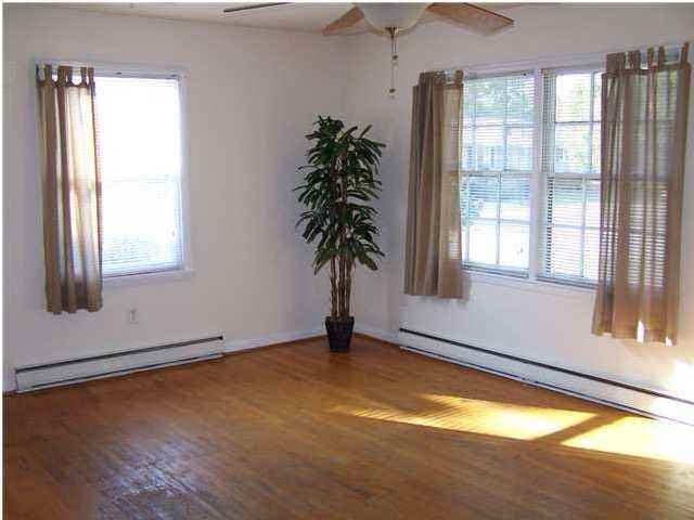 1010 Renwood Dr - Photo 3 of 10