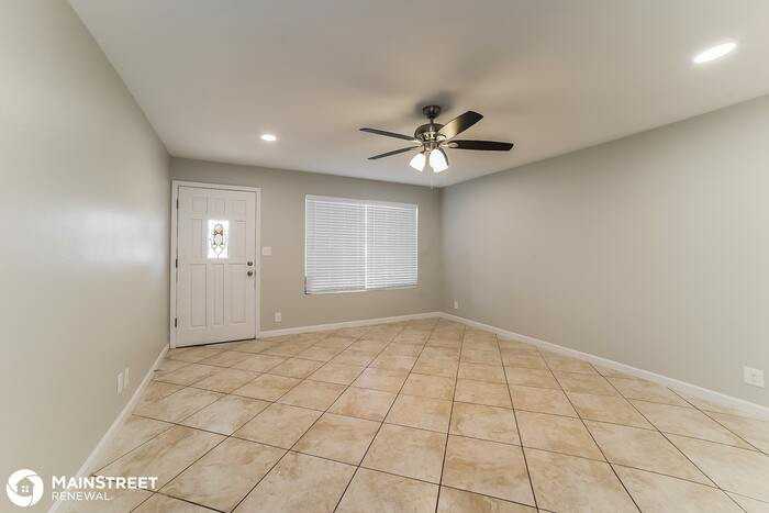 4220 W Northview Ave - Photo 3 of 16