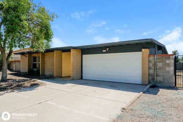 3401 W Westfal Dr - Photo 3 of 14