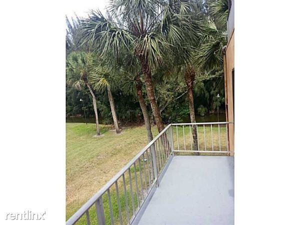 Lago West B Condo - Photo 3 of 10