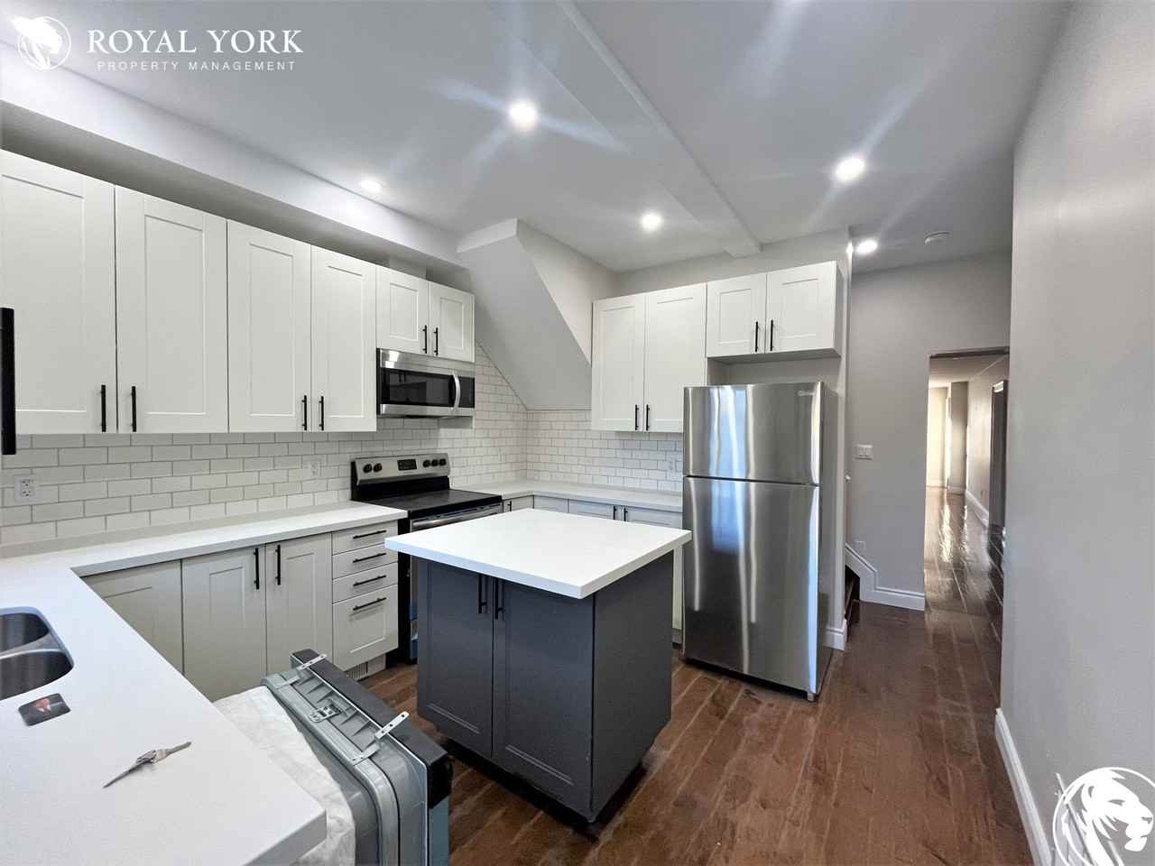 24 Cameron Ave N #1 - Photo 2 of 39
