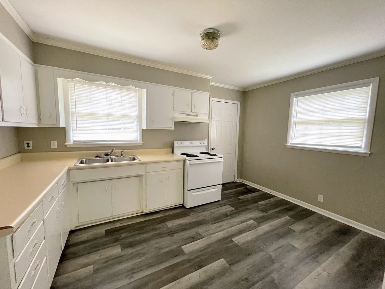 4305 Barry St Nw #1 - Photo 6 of 16