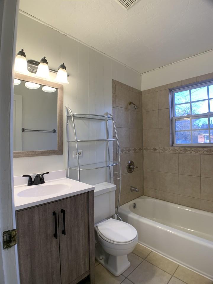 409 W Himes St #1 - Photo 5 of 11
