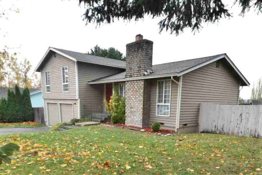 5704 66th Ave Ne - Photo 2 of 15