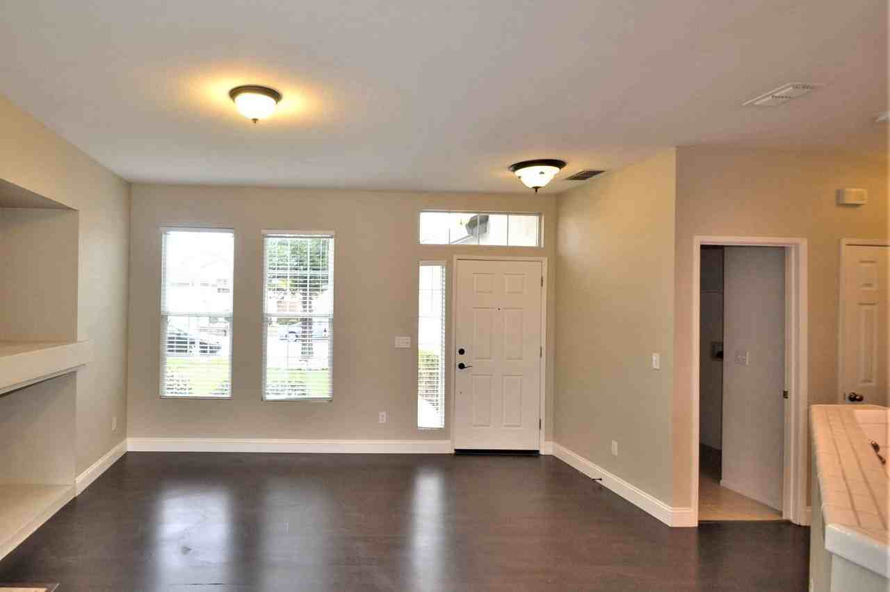 4248 Hedge Ave - Photo 3 of 15