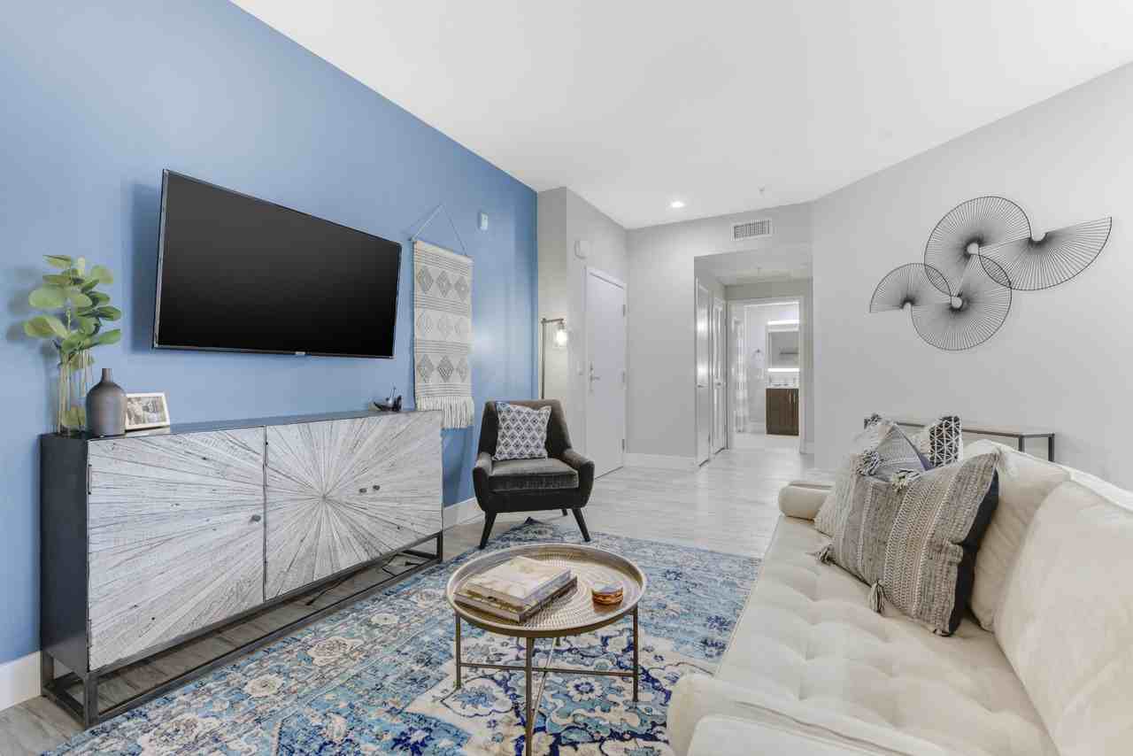 Domain San Diego - Photo 3 of 14