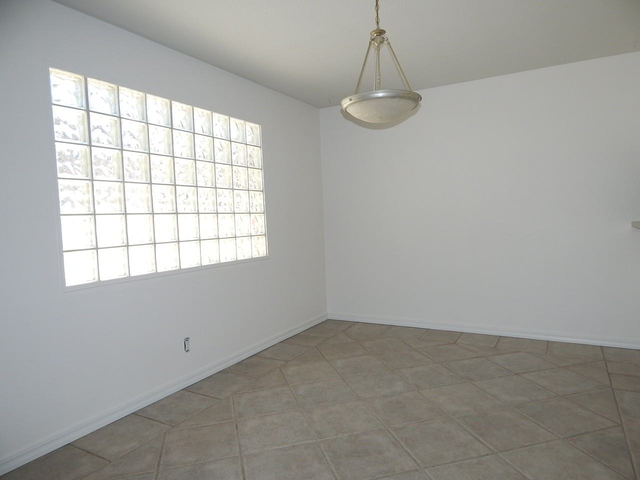 518 Mars Ave - Photo 3 of 12