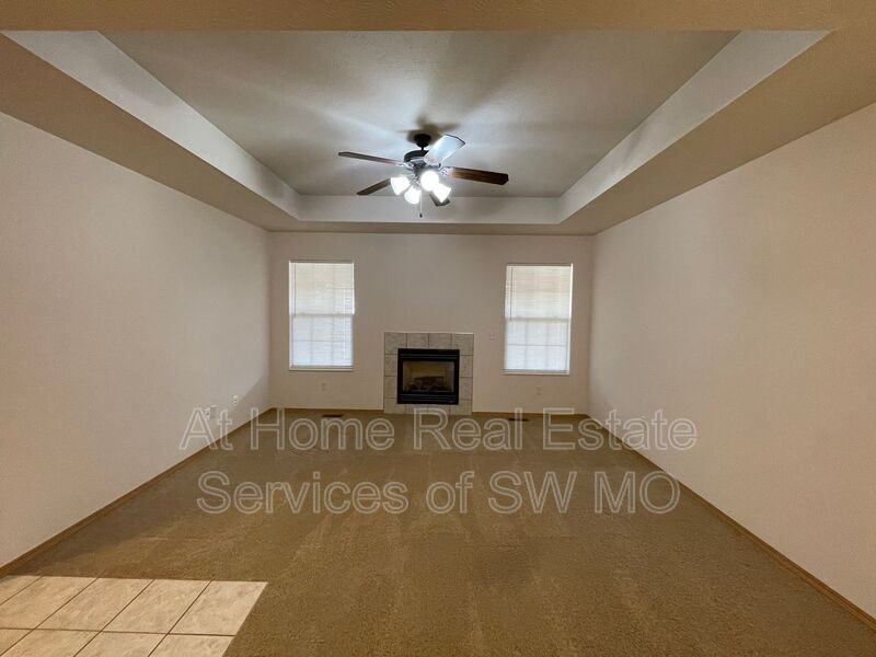 3928 S Jonathan Ave - Photo 2 of 11