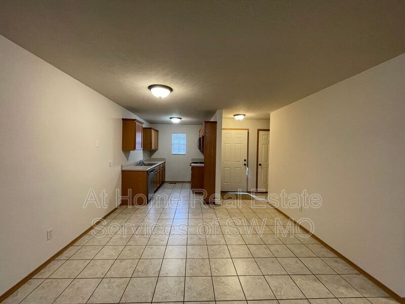 3928 S Jonathan Ave - Photo 3 of 11