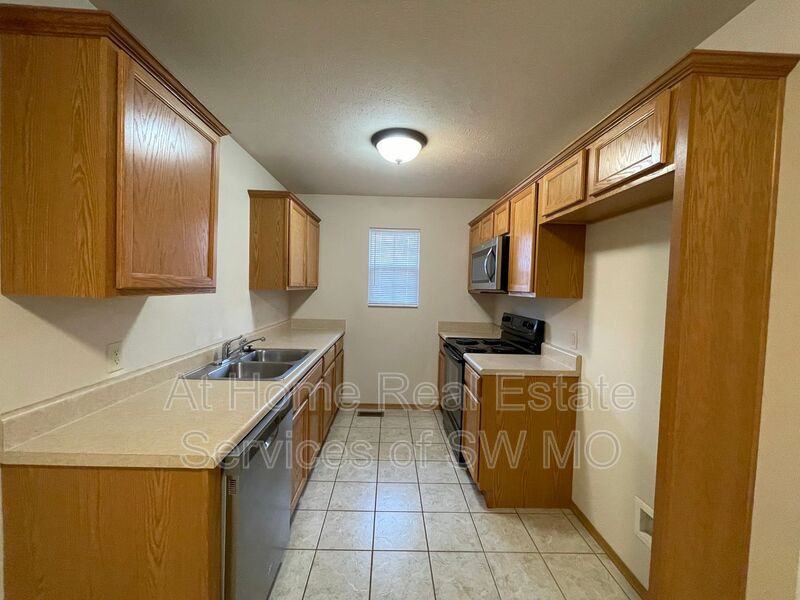 3928 S Jonathan Ave - Photo 4 of 11