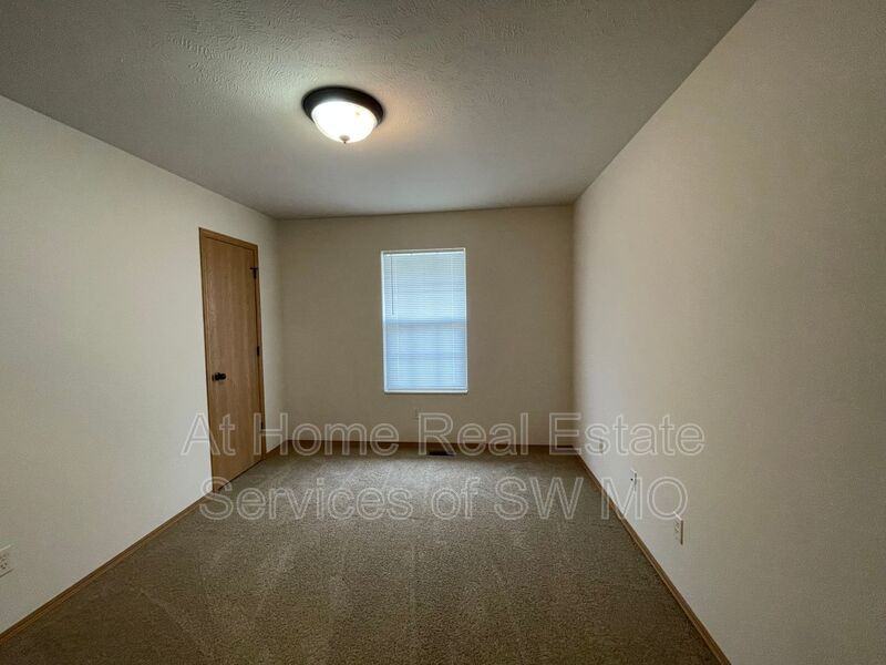 3928 S Jonathan Ave - Photo 5 of 11