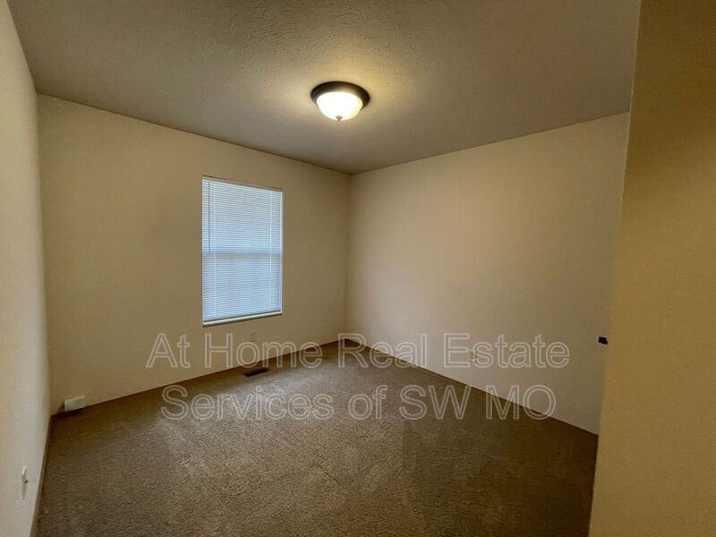 3928 S Jonathan Ave - Photo 6 of 11