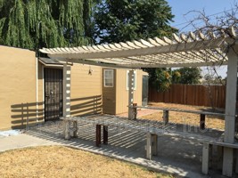 featured image of 213 E 15th St