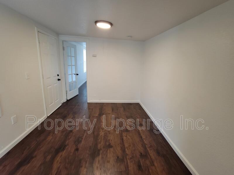 213 E 15th St - Photo 3 of 10