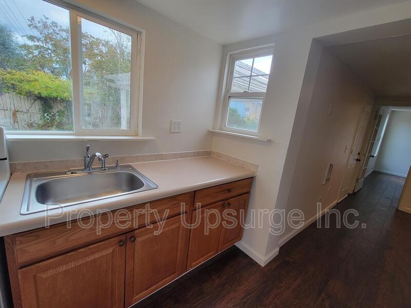 213 E 15th St - Photo 5 of 10