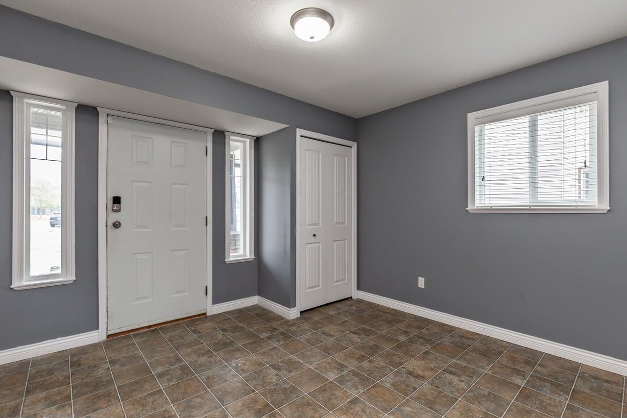 32693 Stokes Avenue - Photo 3 of 28