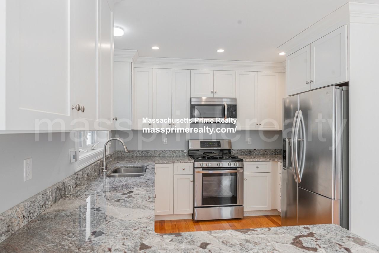 397 Whiting Ave - Photo 2 of 10