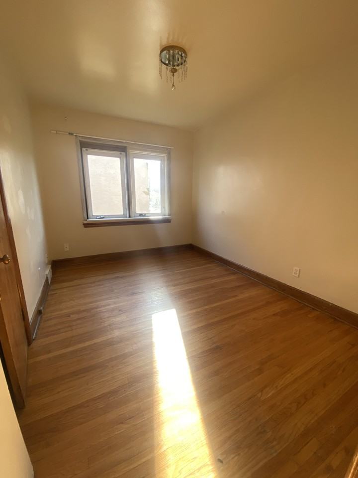 2705 Toronto St Apartments in Daniel Mcintyre, Winnipeg, MB R3E 1Z4