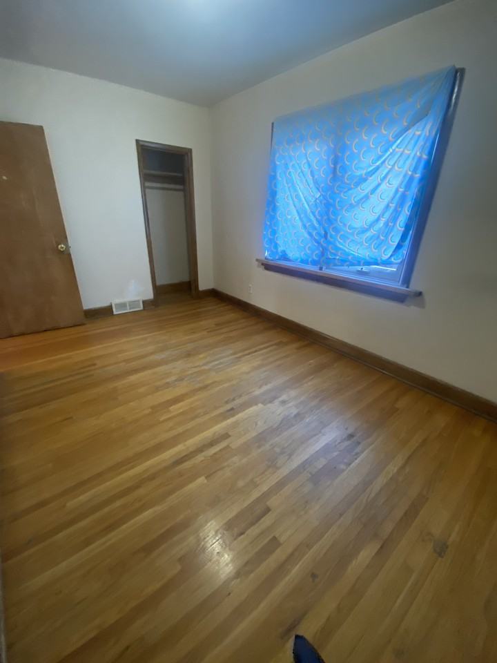 2705 Toronto St Apartments in Daniel Mcintyre, Winnipeg, MB R3E 1Z4