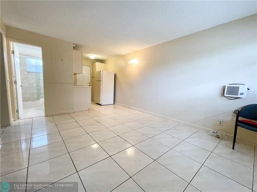 1717 Nw 8th Pl #1 - Photo 3 of 17