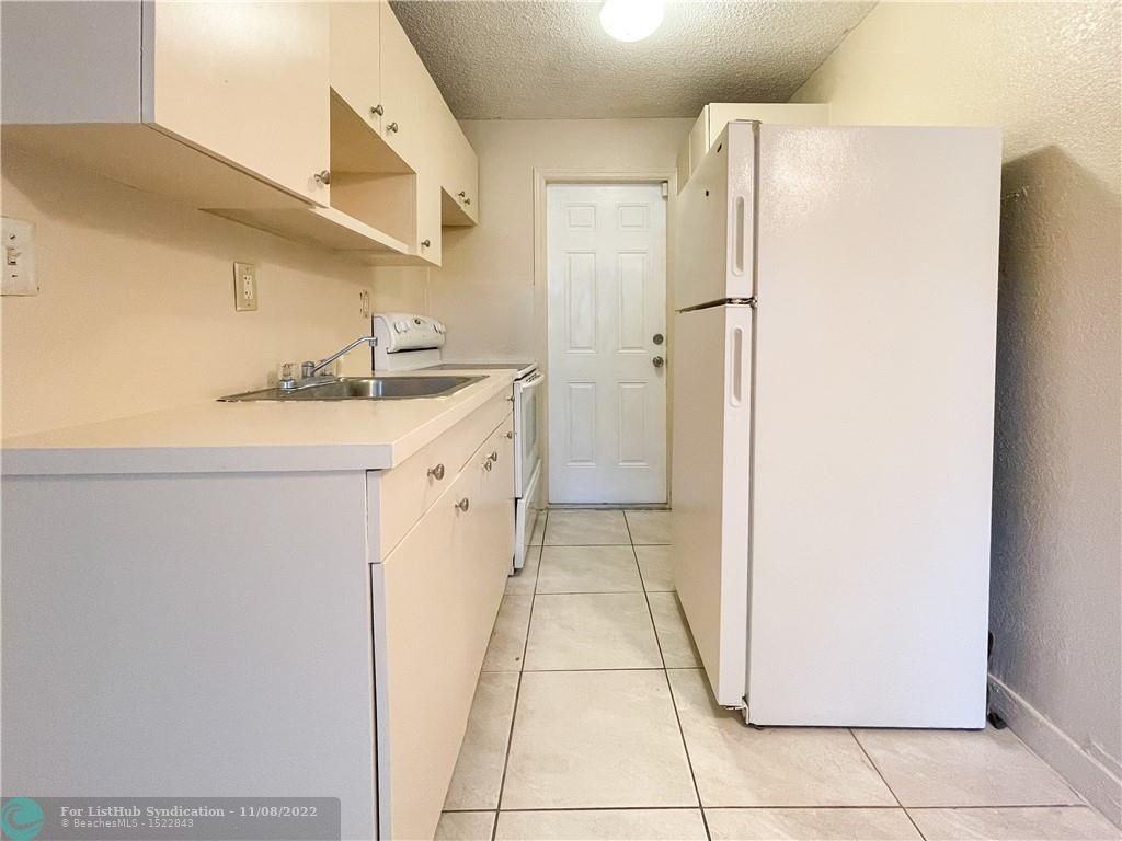 1717 Nw 8th Pl #1 - Photo 5 of 17