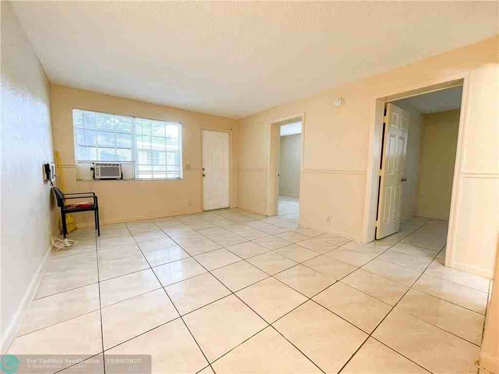 1717 Nw 8th Pl #1 - Photo 6 of 17