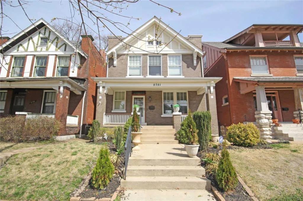 5751 De Giverville Avenue - Photo 2 of 26