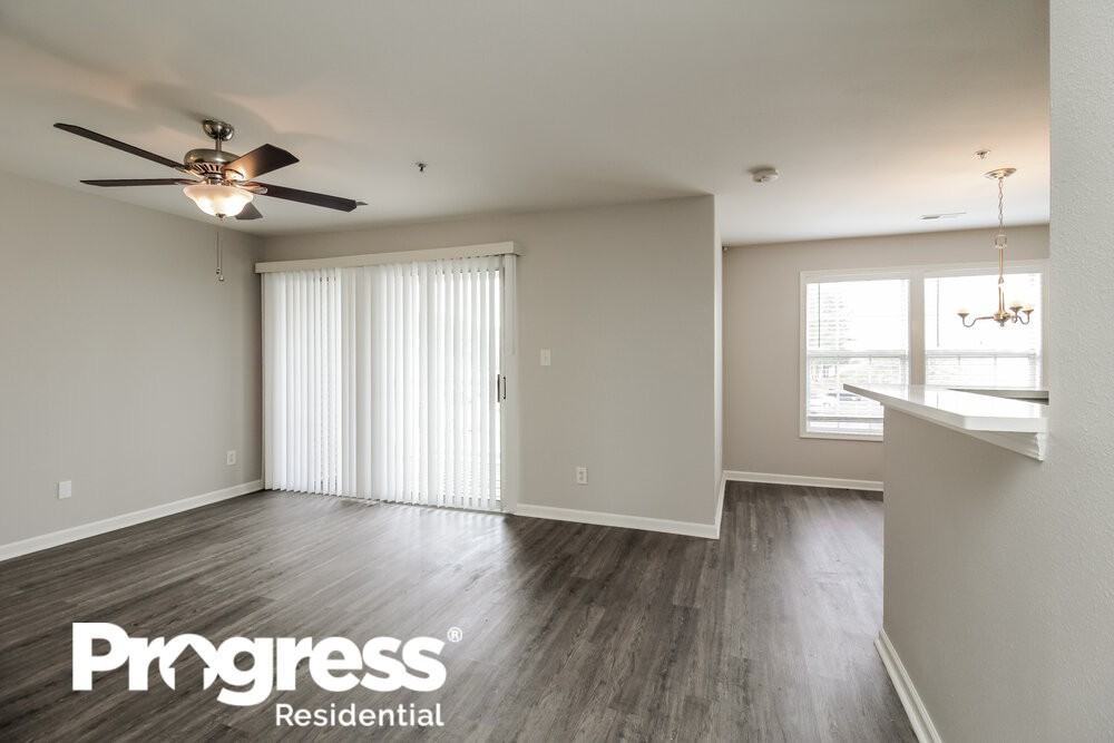 1104 Plaza Walk Dr - Photo 3 of 16