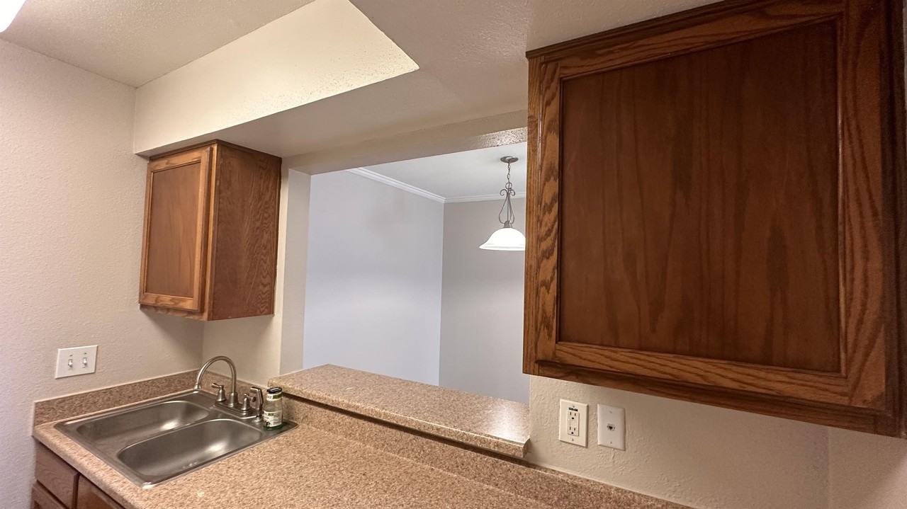 2825 Bellefontaine Street - Photo 5 of 26