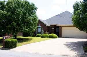 featured image of 626 Maplewood Dr #1