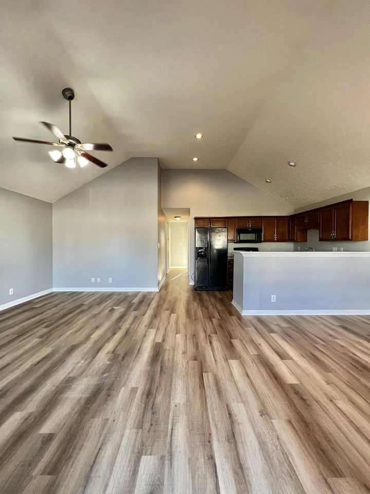 3444 Foxrun Ln - Photo 2 of 23