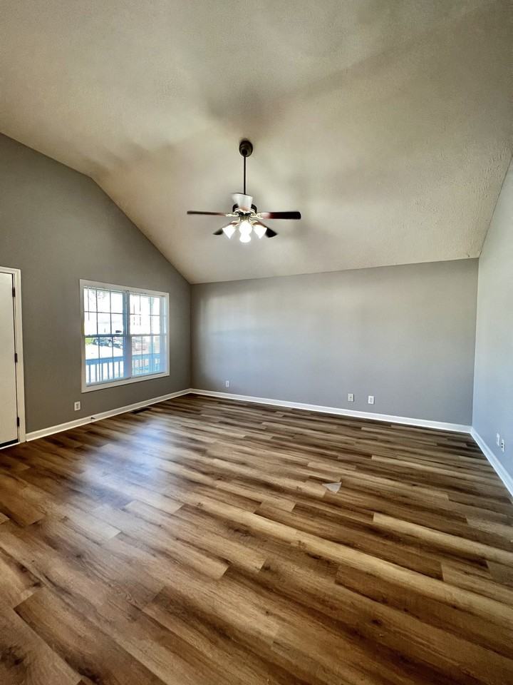 3444 Foxrun Ln - Photo 4 of 23